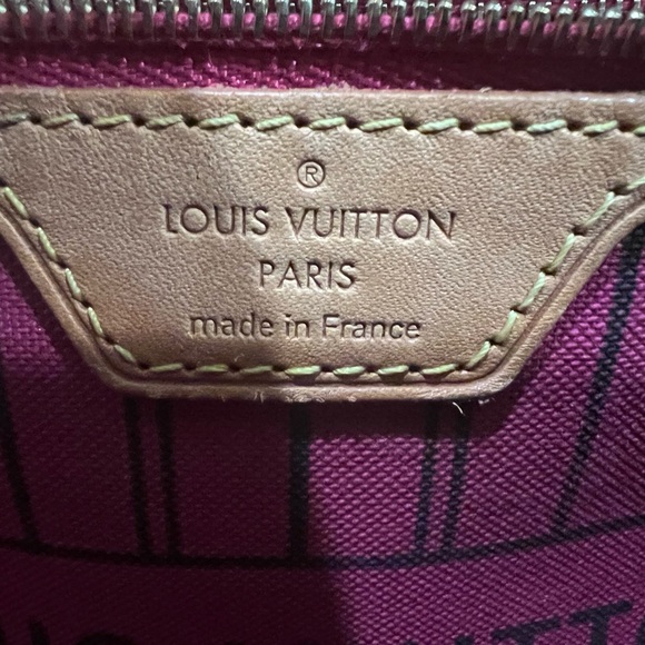Louis Vuitton Brown Monogram Neverfull MM with Magenta interior. Includes pouch. - Picture 3 of 15